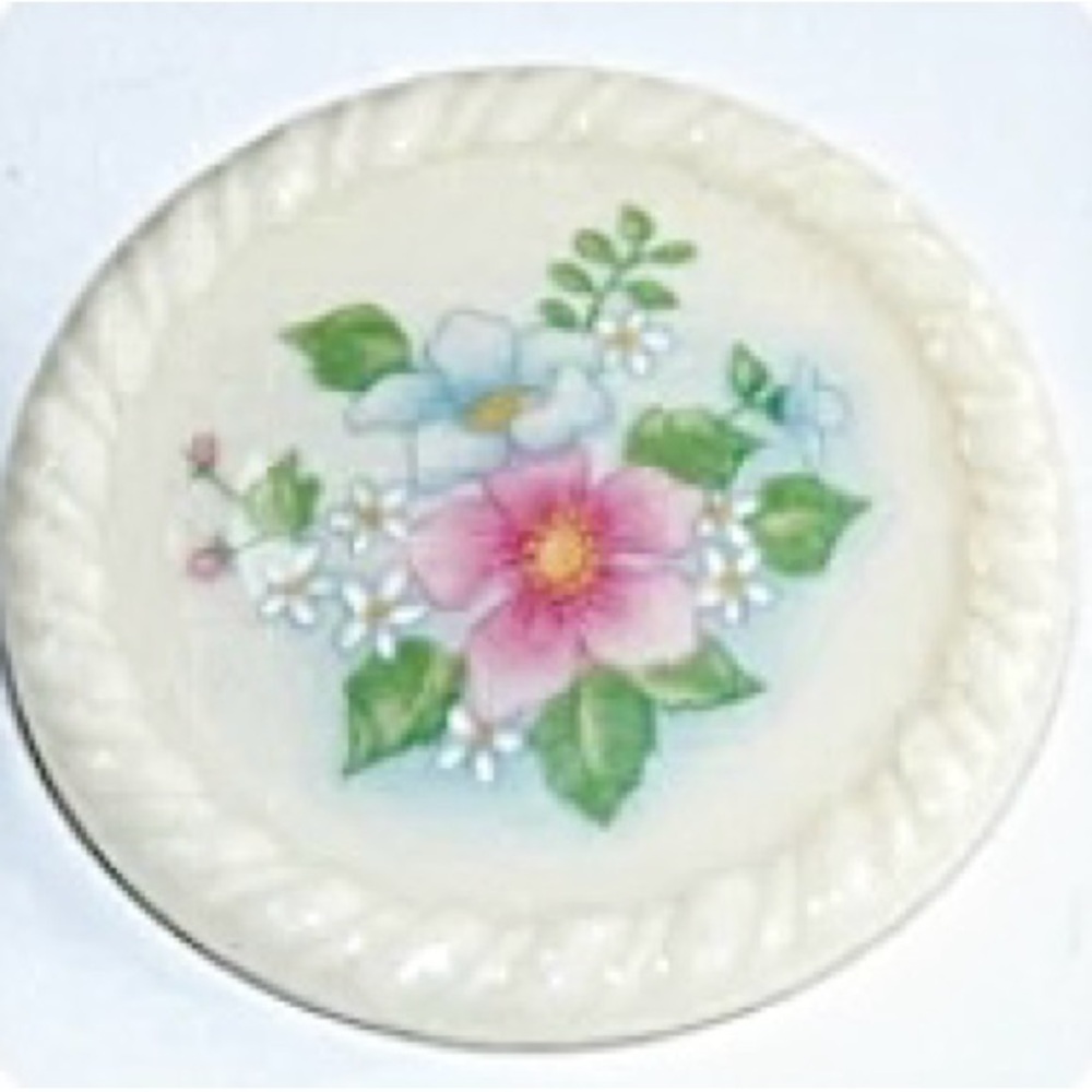 Vintage 80s Avon Flower Bouquet Porcelain Brooch